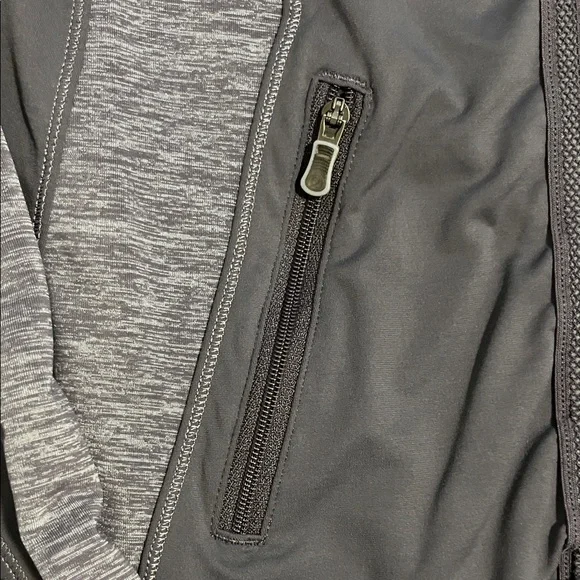 Lululemon Gray Hooded Long Sleeve Top size 8 - Picture 3 of 6